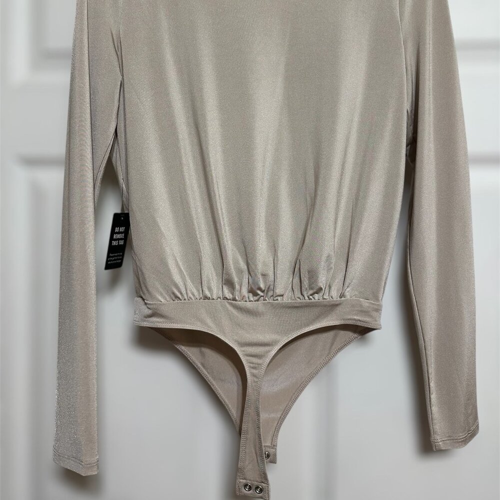 Express V-Neck Long Sleeve Bodysuit & Square Cropped Cami - Picture 2 of 5